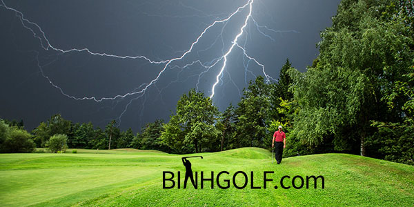 Những chú ý khi đánh golf gặp phải trời mưa sét