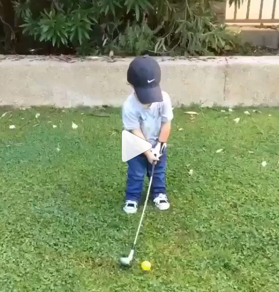 Không bao giờ là quá sớm để cho trẻ bắt đầu chơi golf!