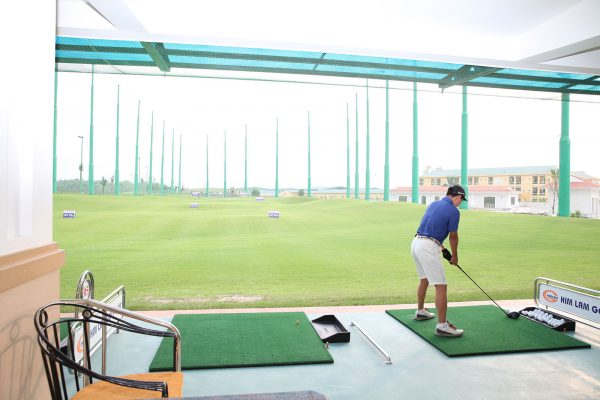 Thủ tục và giá khoá học đánh golf tại sân tập Himlam golf club?