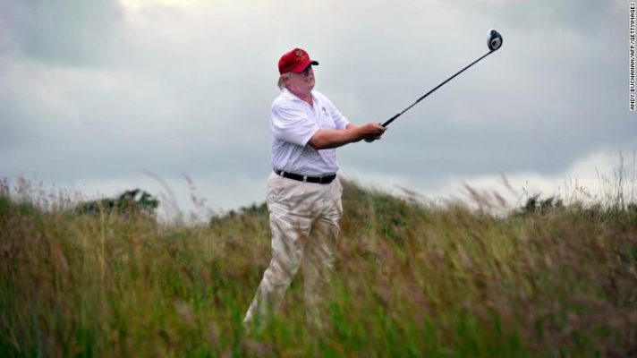 Tổng thống Donald Trump bỏ 50.000 USD để lắp phòng golf 3d simulator mới