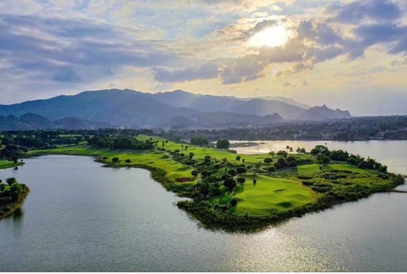 Học Đánh Golf Ở Sân Golf Sky Lake Resort Golf Club Hà Nội