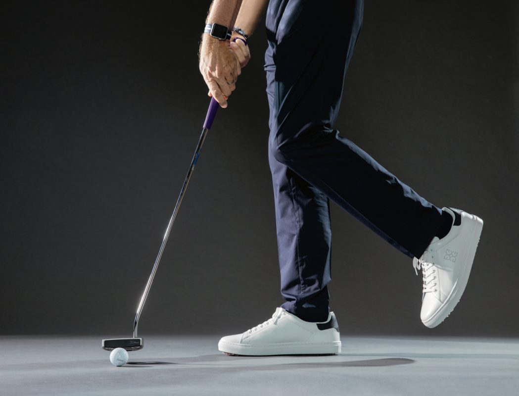 Hướng dẫn cải thiện kỹ thuật putting golf nhờ bài tập đứng một chân