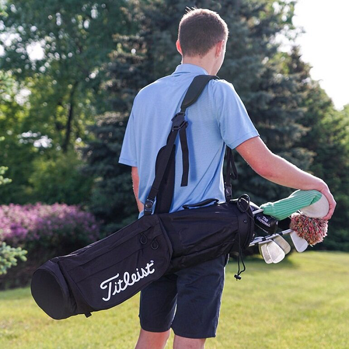 Tại sao golfer nên trang bị cho mình một chiếc túi gậy golf mini?